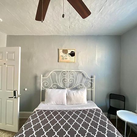 Clover 2900 - Apartment And Rooms With Private Bathroom Near Washington Ave South Philly Filadelfia Esterno foto