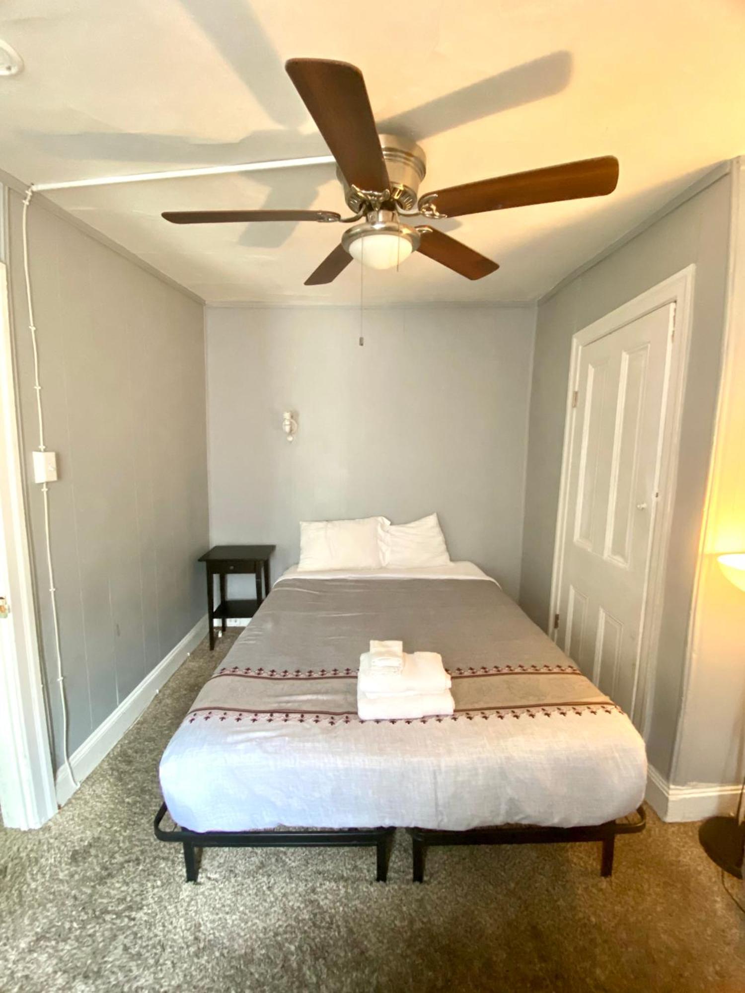 Clover 2900 - Apartment And Rooms With Private Bathroom Near Washington Ave South Philly Filadelfia Esterno foto
